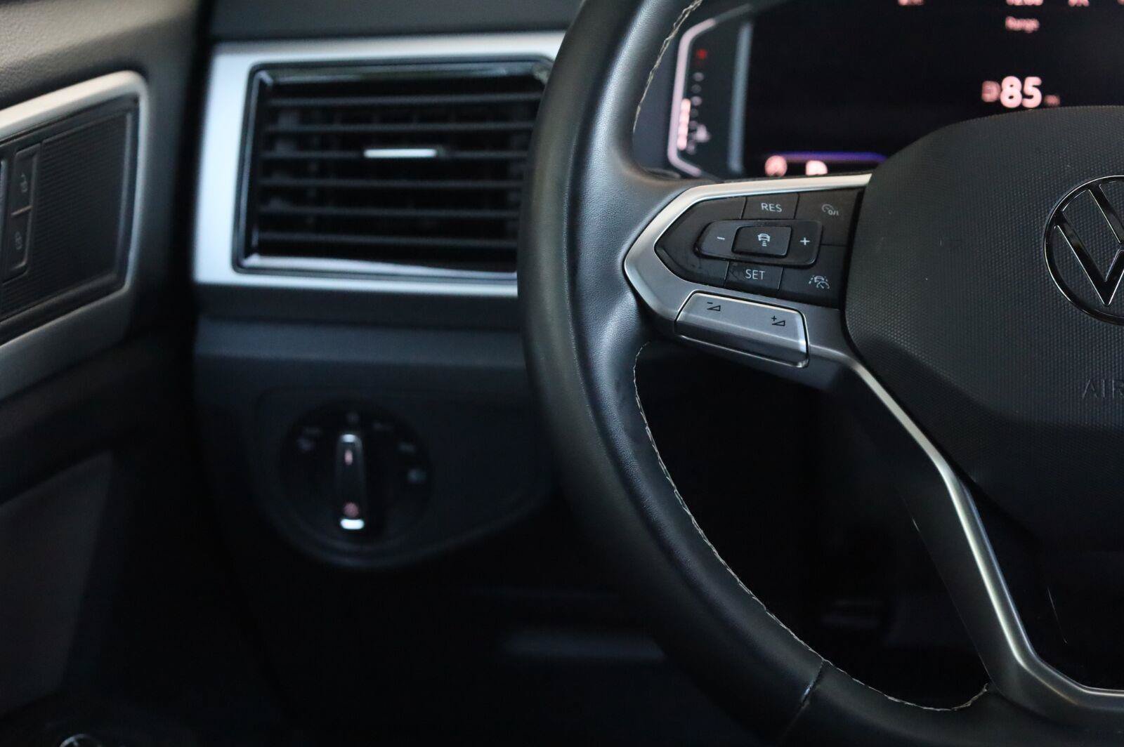 Used 2022 Volkswagen Atlas Cross Sport SEL AWD/4WD image 36
