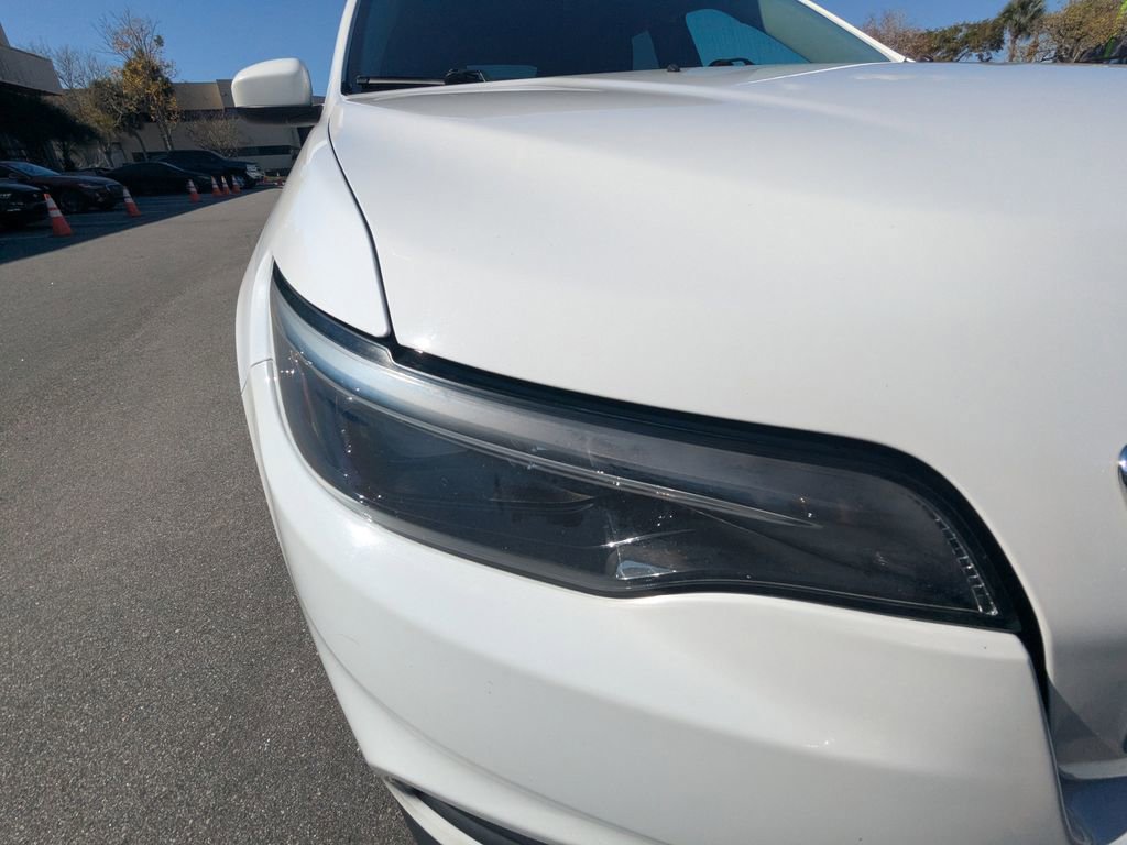 Used 2019 Jeep Cherokee Latitude w/ Popular Appearance Group image 17