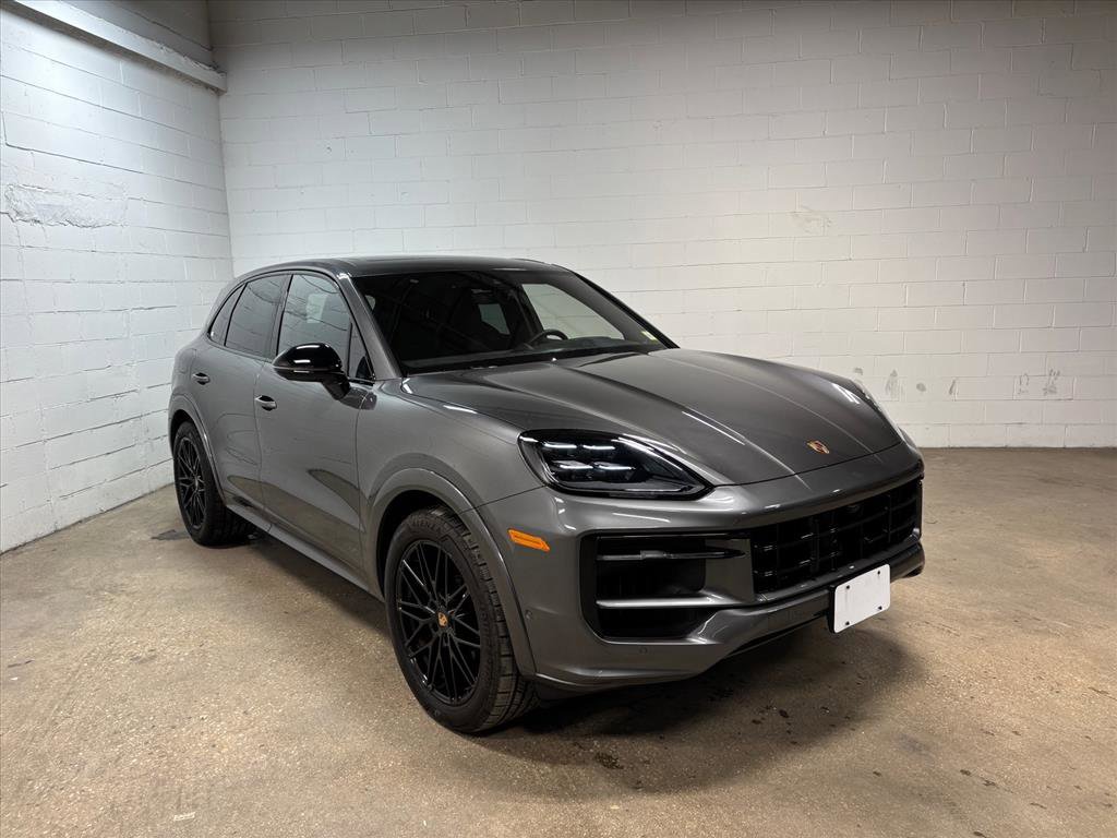 Used 2025 Porsche Cayenne S image 4