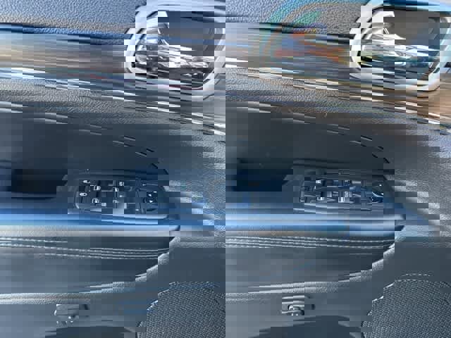 Used 2019 Jeep Grand Cherokee Limited image 13