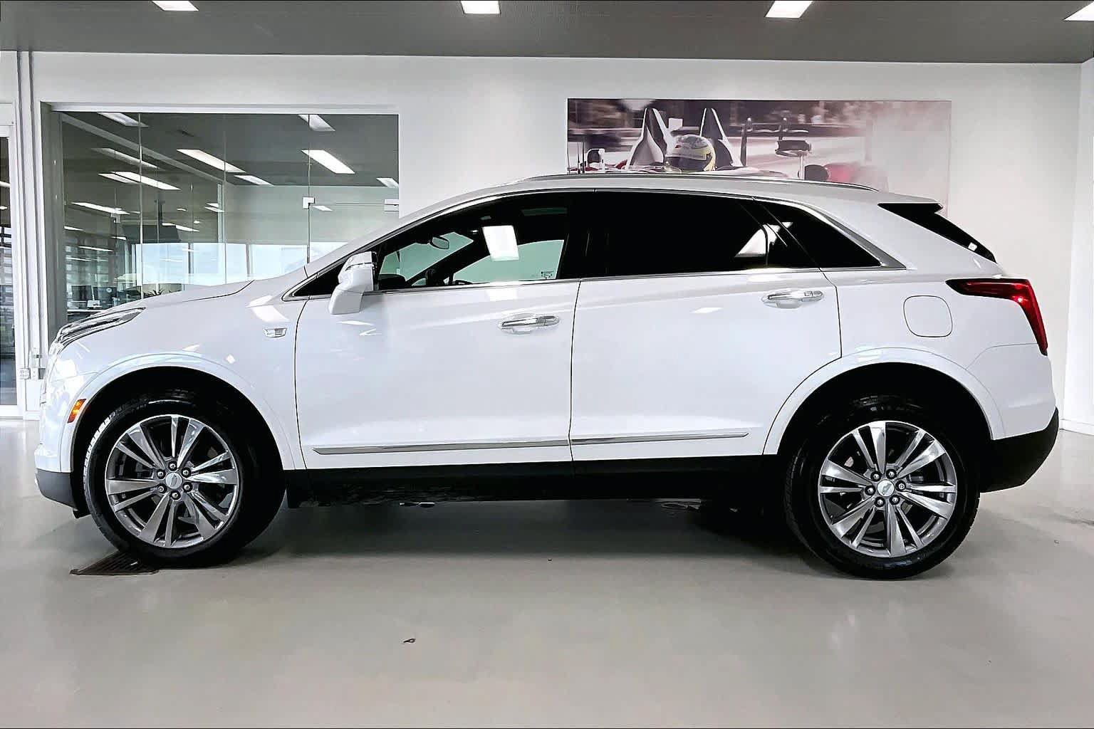 Used 2024 Cadillac XT5 Premium Luxury AWD/4WD image 3