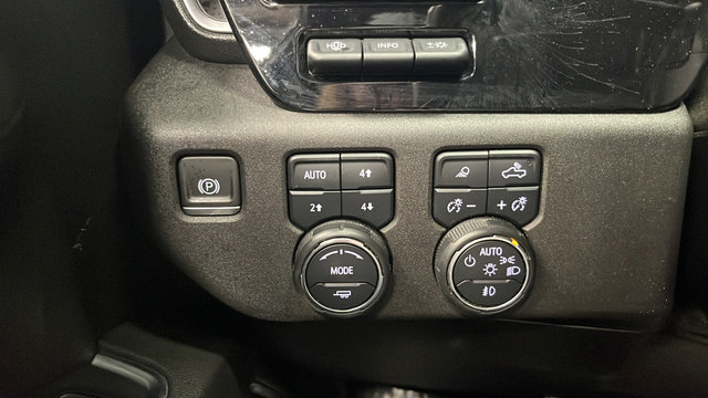 Used 2022 Chevrolet Silverado 1500 High Country w/ High Country Premium Package AWD/4WD image 34