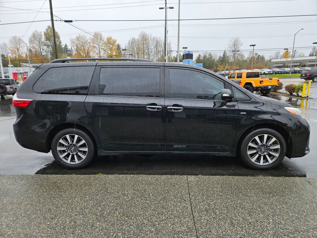 Used 2018 Toyota Sienna Limited image 6