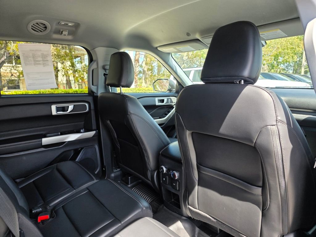 Used 2021 Ford Explorer XLT w/ Equipment Group 202A image 12