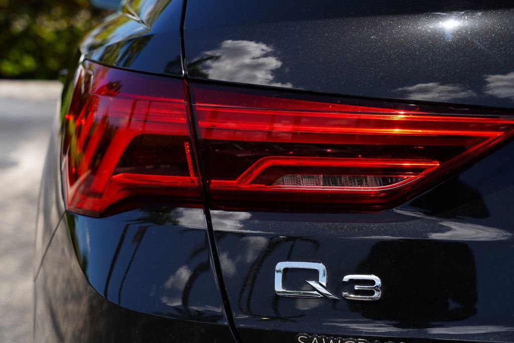 Used 2025 Audi Q3 2.0T Premium w/ Convenience Package AWD/4WD image 14