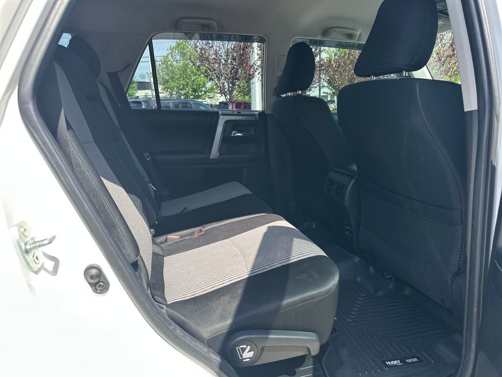 Used 2018 Toyota 4Runner SR5 AWD/4WD image 15