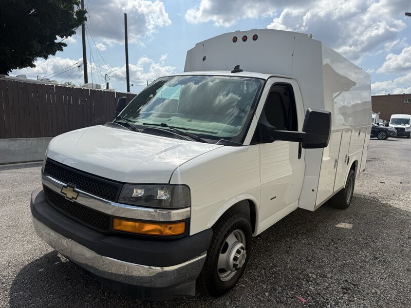 Used 2018 Chevrolet Express 3500 w/ Power Convenience Package RWD image 6