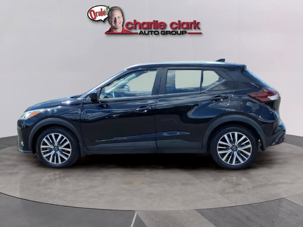 Used 2024 Nissan Kicks SV FWD image 2