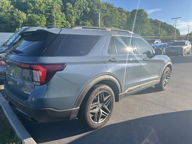 Used 2025 Ford Explorer ST-Line w/ Premium Package AWD/4WD image 9