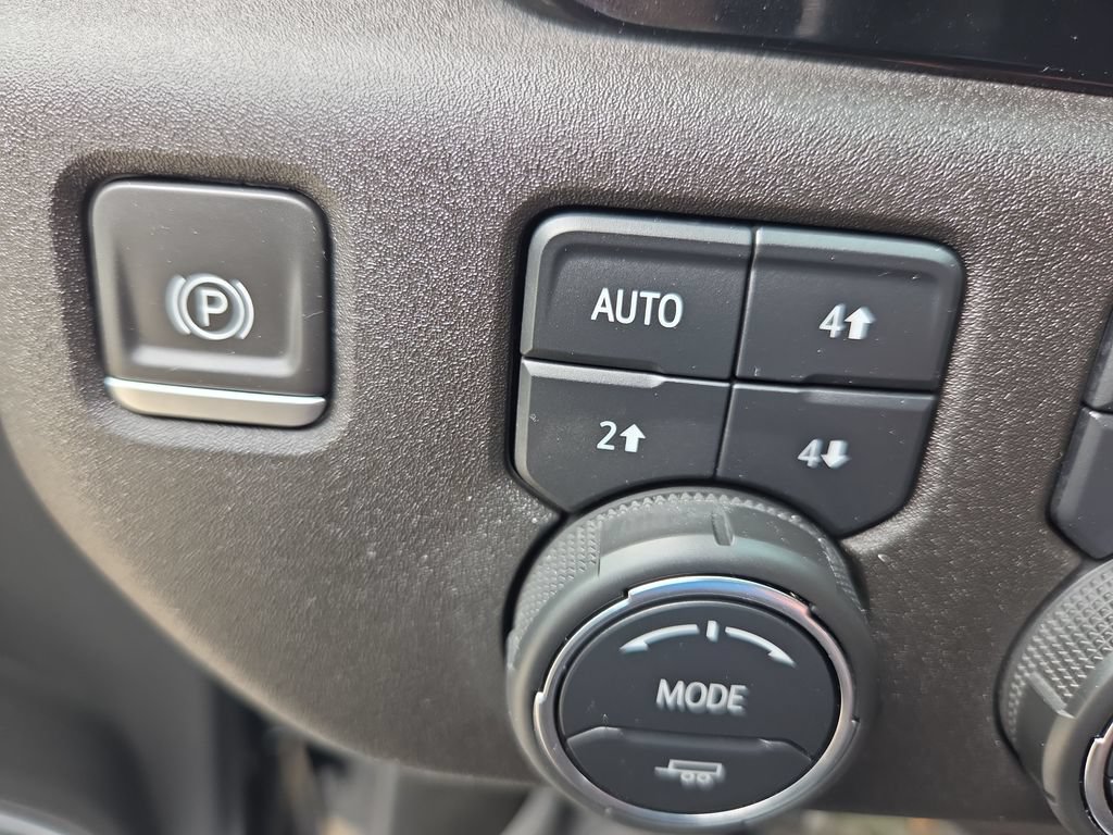 Certified 2024 Chevrolet Silverado 1500 High Country w/ High Country Premium Package AWD/4WD image 22