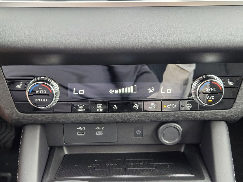 New 2026 Mitsubishi Outlander SE image 15