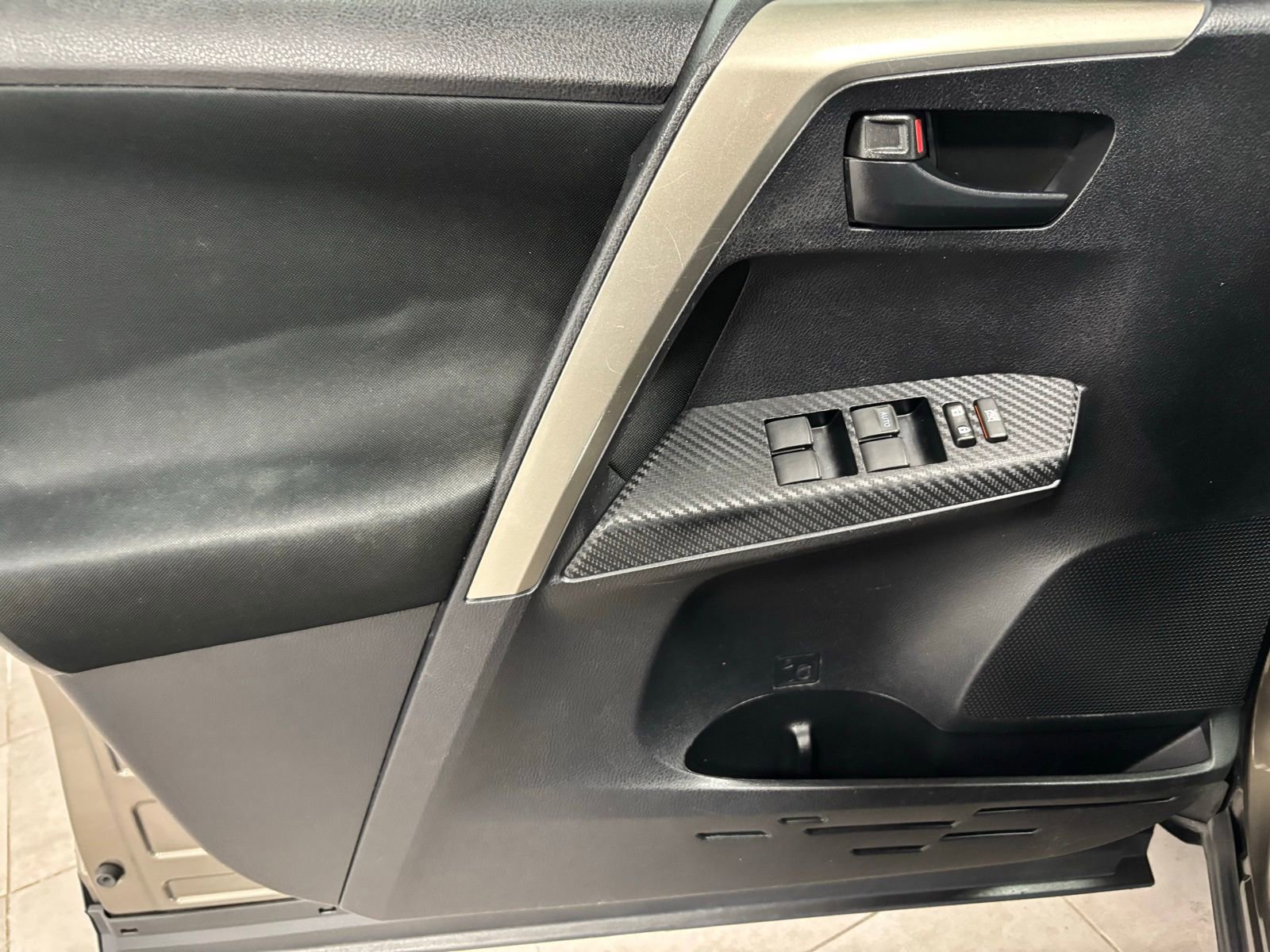 Used 2015 Toyota RAV4 LE image 18