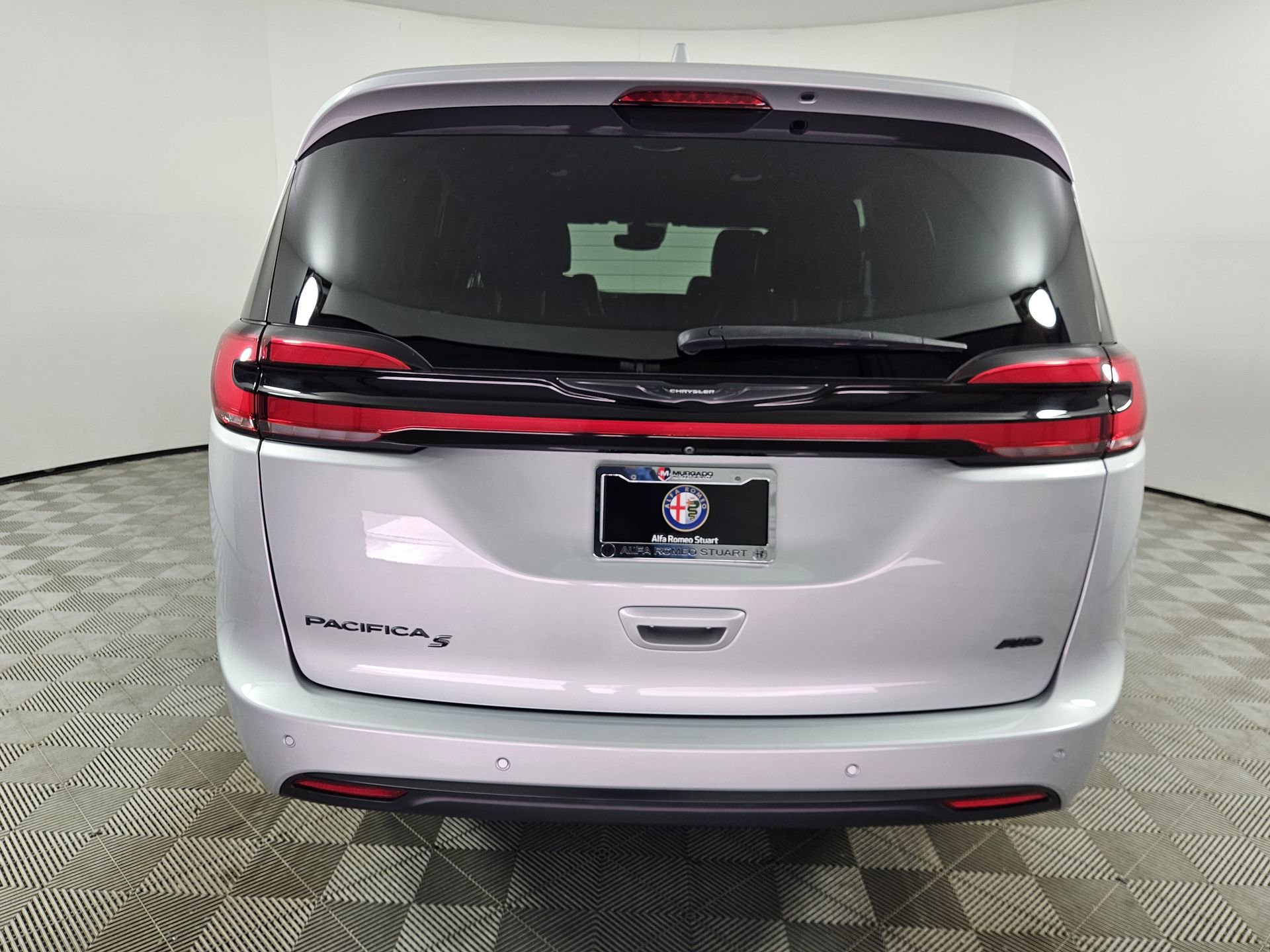 Used 2022 Chrysler Pacifica Touring-L w/ Uconnect Theater Family Group AWD/4WD image 6