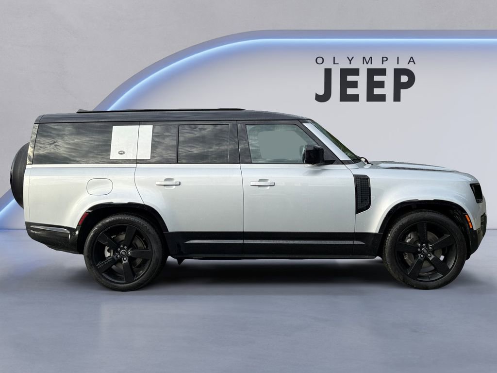 Used 2023 Land Rover Defender 130 X-Dynamic SE image 6