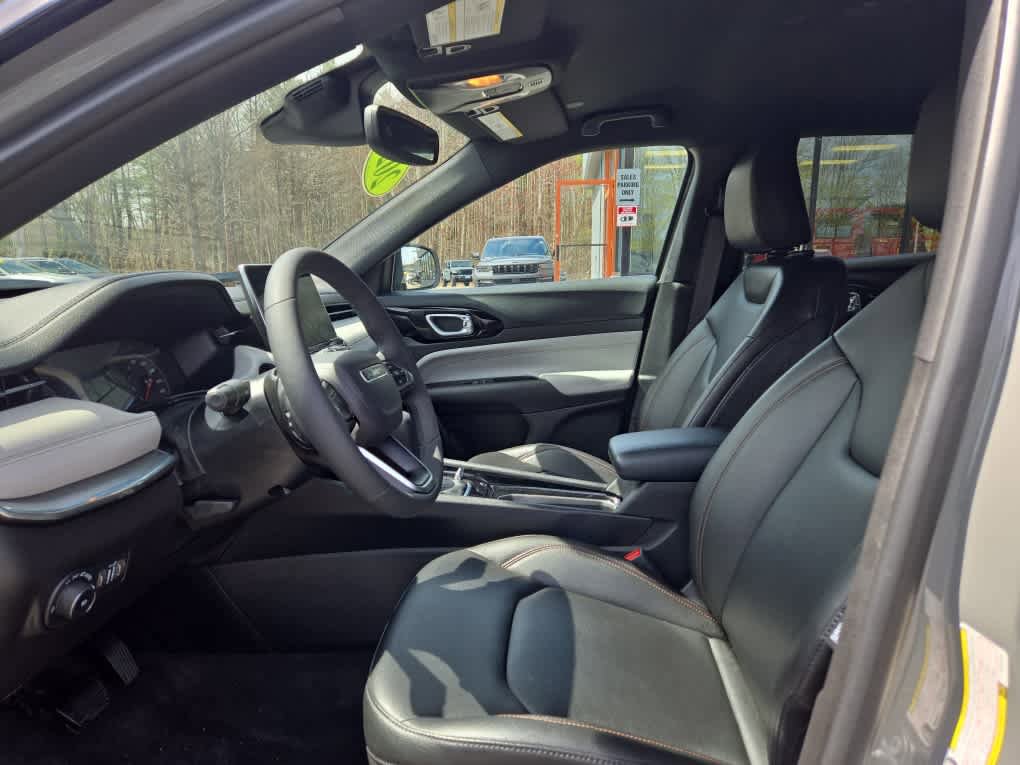 Used 2024 Jeep Compass Limited AWD/4WD image 17