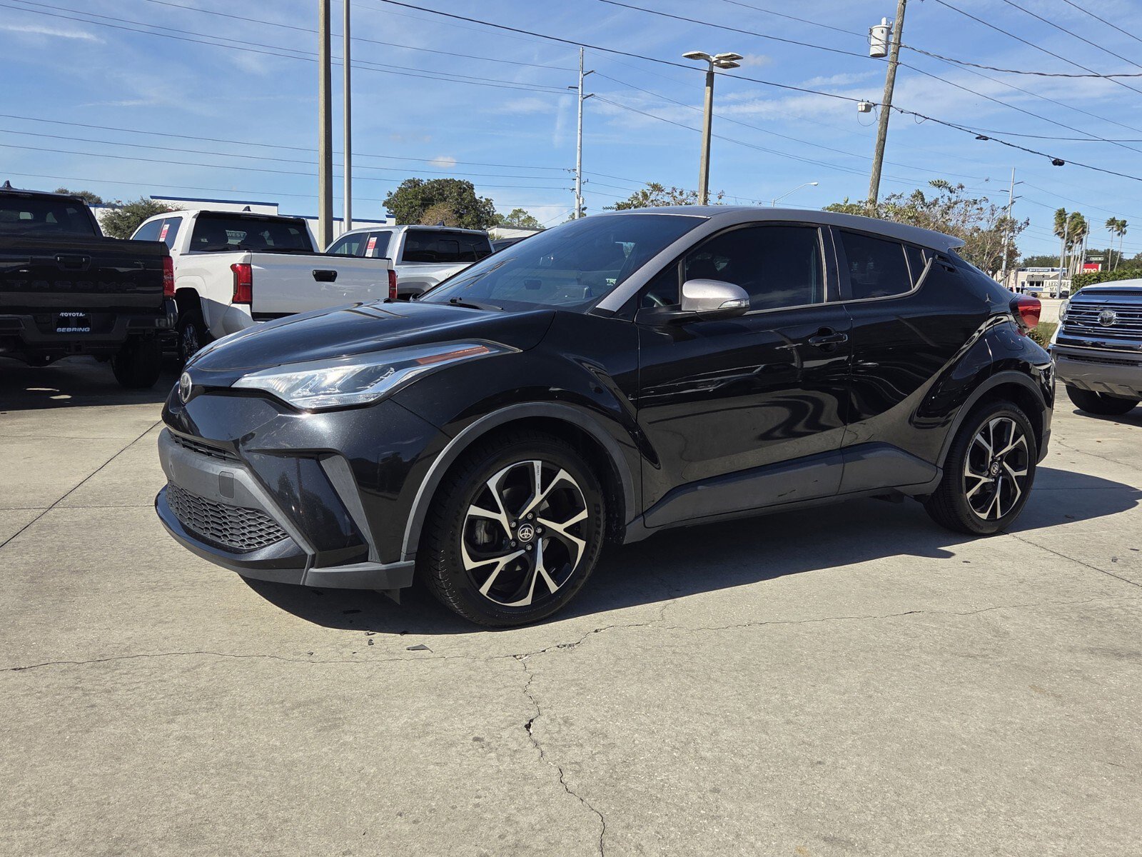 Used 2020 Toyota C-HR XLE image 3