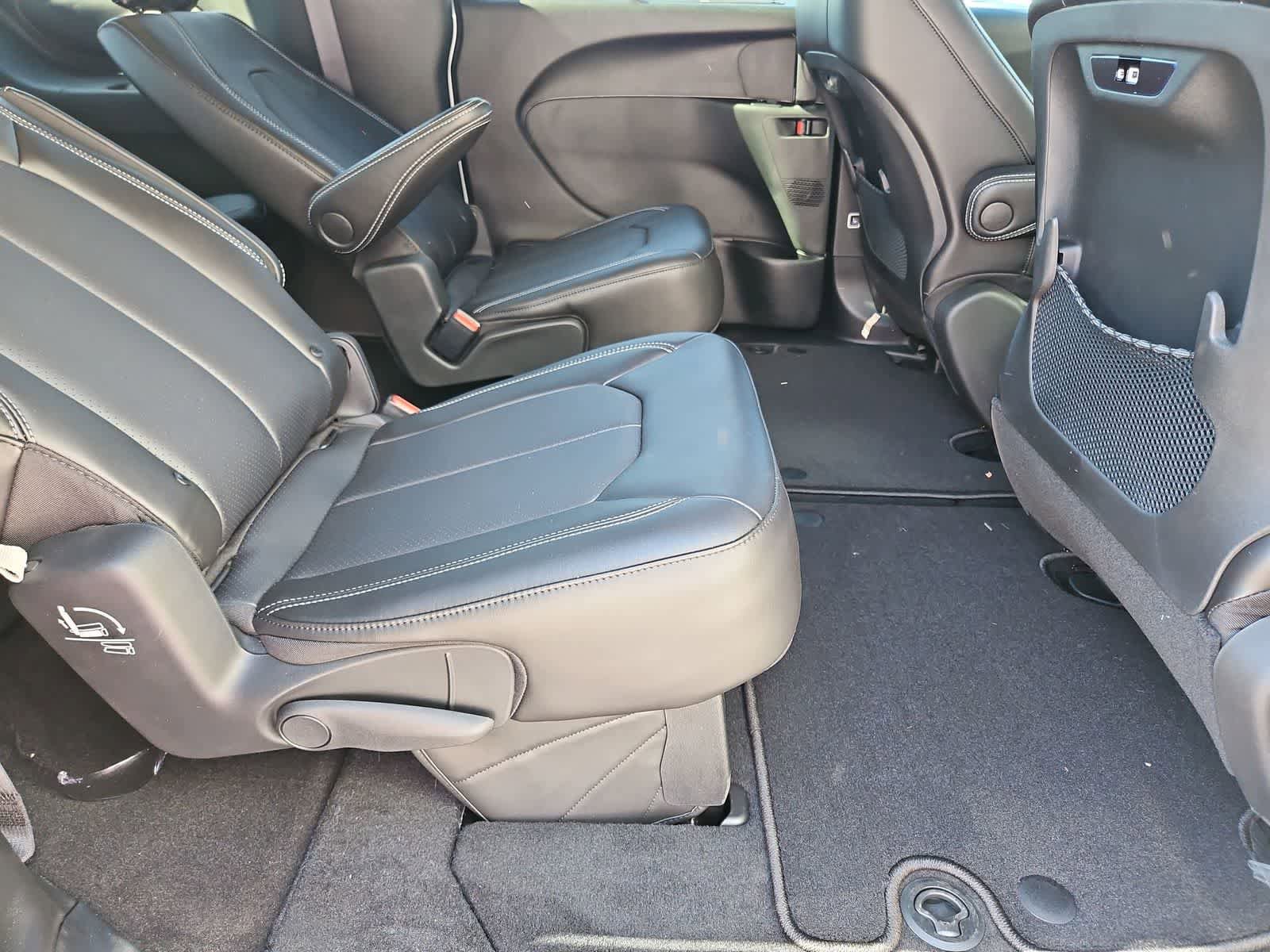 New 2026 Chrysler Pacifica Select image 20