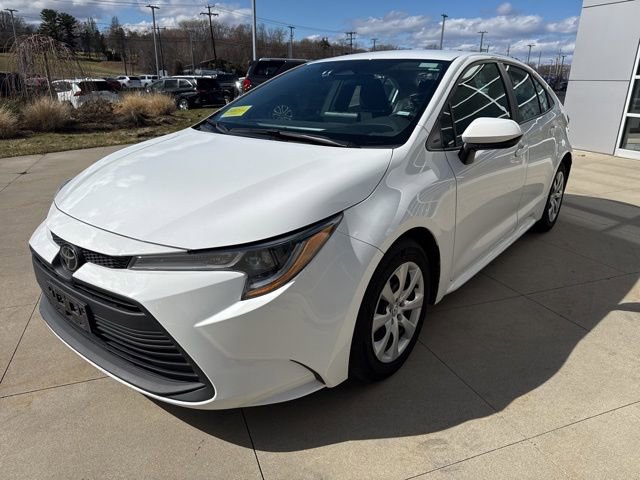 Used 2023 Toyota Corolla LE image 3