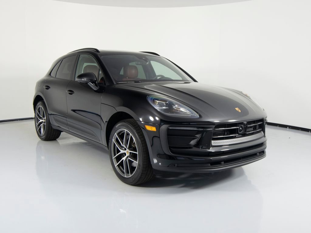 Certified 2025 Porsche Macan AWD/4WD image 12