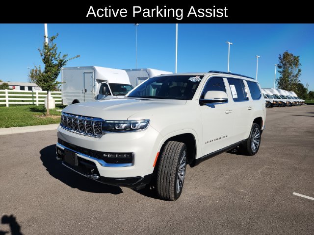 Used 2022 Jeep Grand Wagoneer Series III AWD/4WD image 3