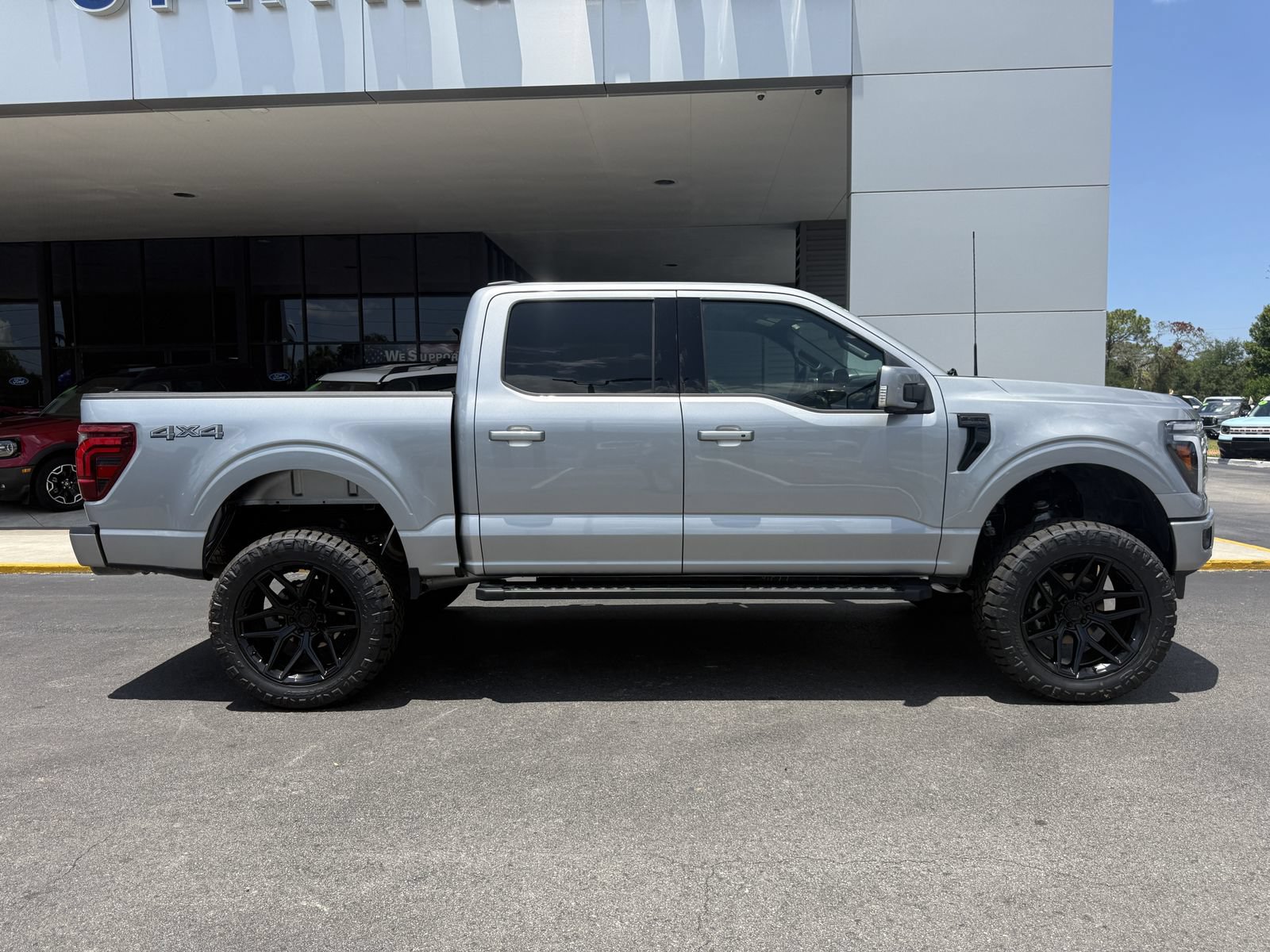 Used 2025 Ford F150 Lariat w/ Equipment Group 501A Mid AWD/4WD image 3