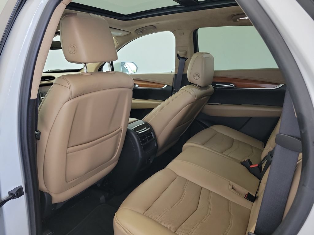 Used 2017 Cadillac XT5 Platinum w/ Driver Assist Package AWD/4WD image 16