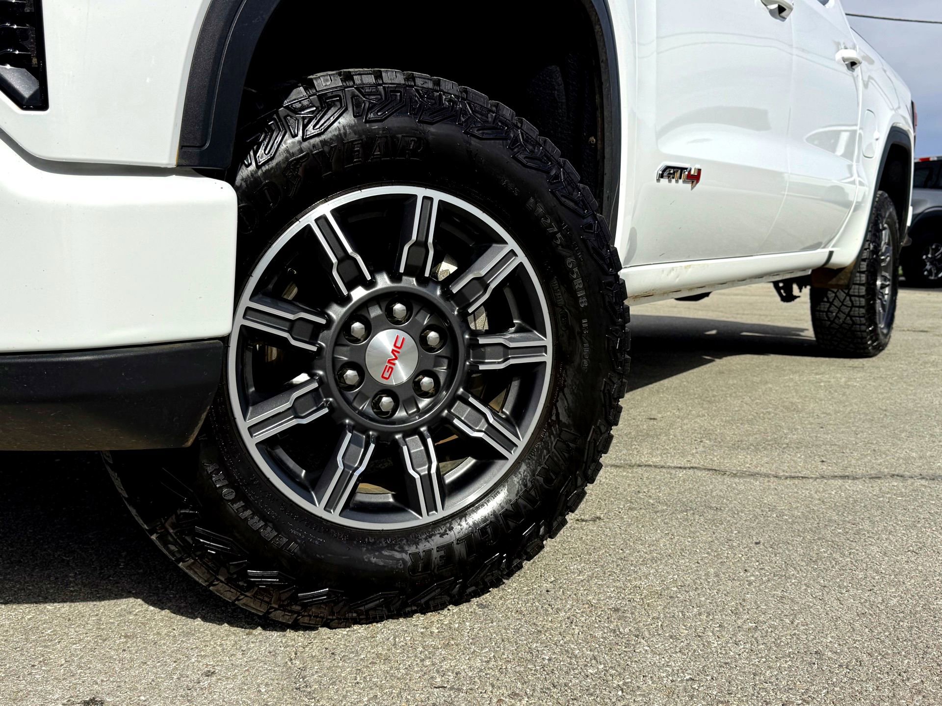 Used 2025 GMC Sierra 1500 AT4 image 2