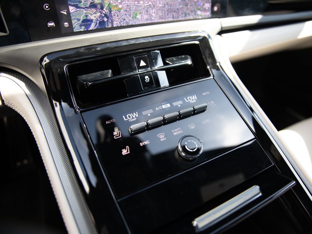 Certified 2025 Porsche Panamera 4S image 25