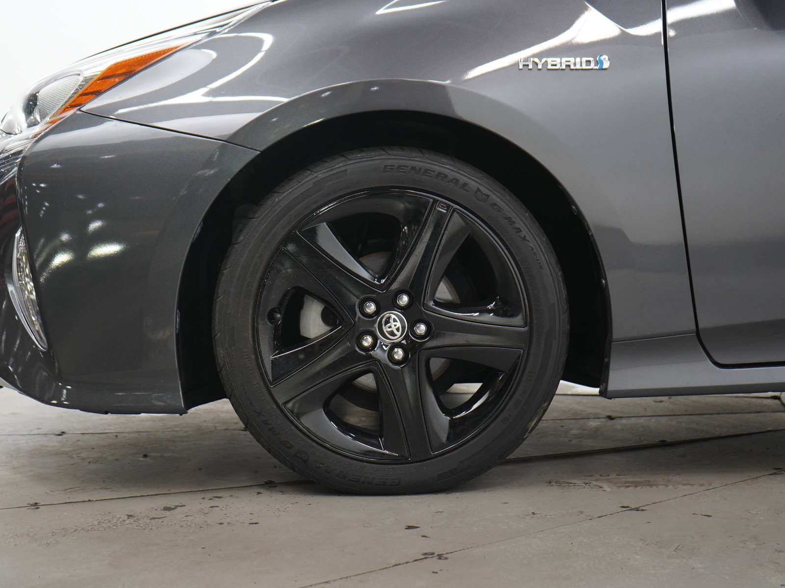 Used 2016 Toyota Prius Four Touring FWD image 28