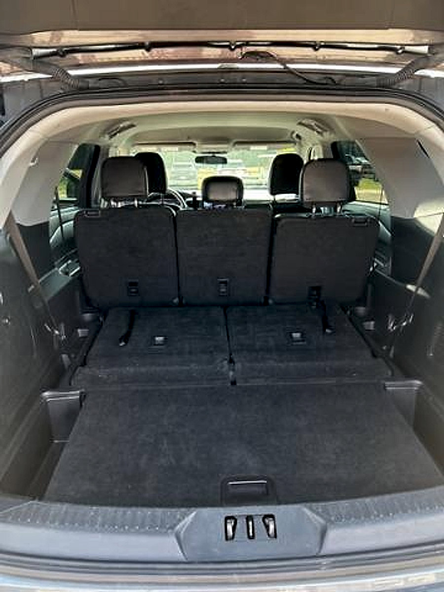 Used 2023 Ford Explorer XLT w/ Equipment Group 202A image 30