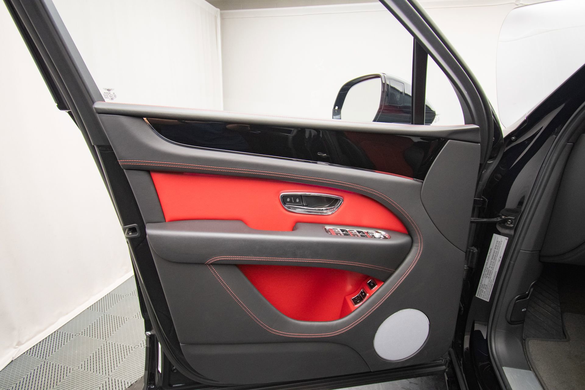 Used 2022 Bentley Bentayga image 33