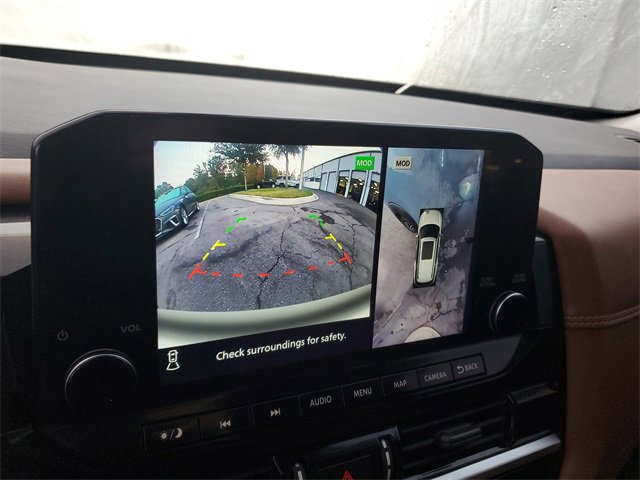 Used 2022 Nissan Pathfinder Platinum image 22