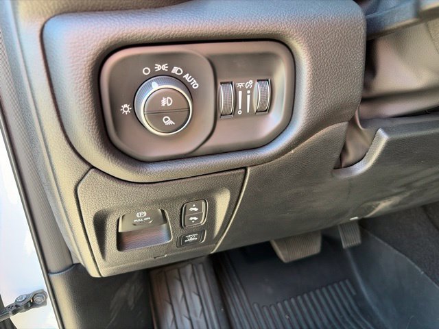 Used 2025 RAM 1500 Big Horn AWD/4WD image 24