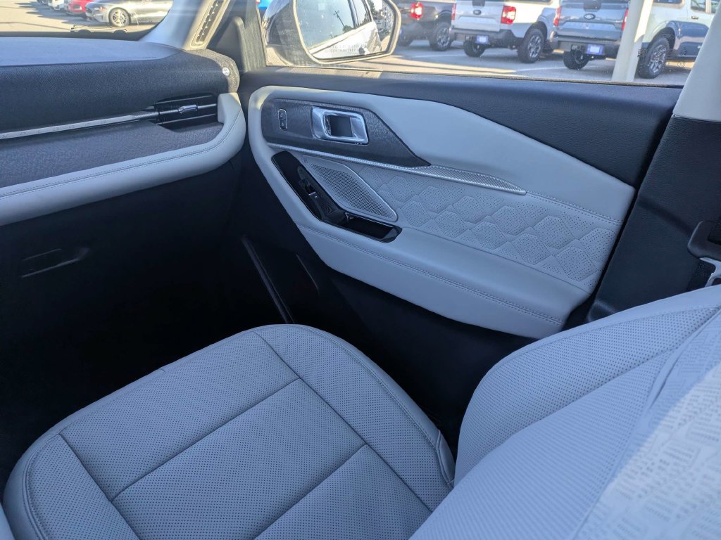 New 2026 Ford Explorer Platinum w/ LUX Leather Package AWD/4WD image 18
