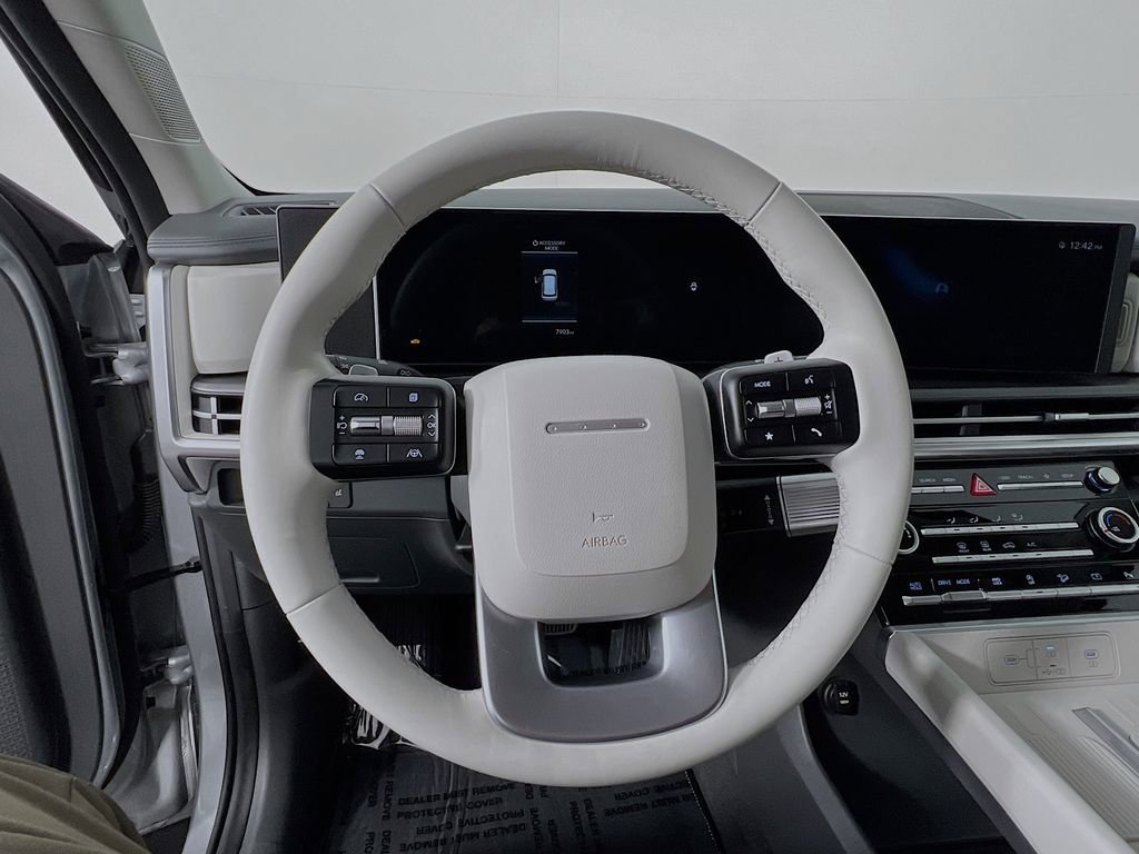 Certified 2025 Hyundai Santa Fe SE image 9