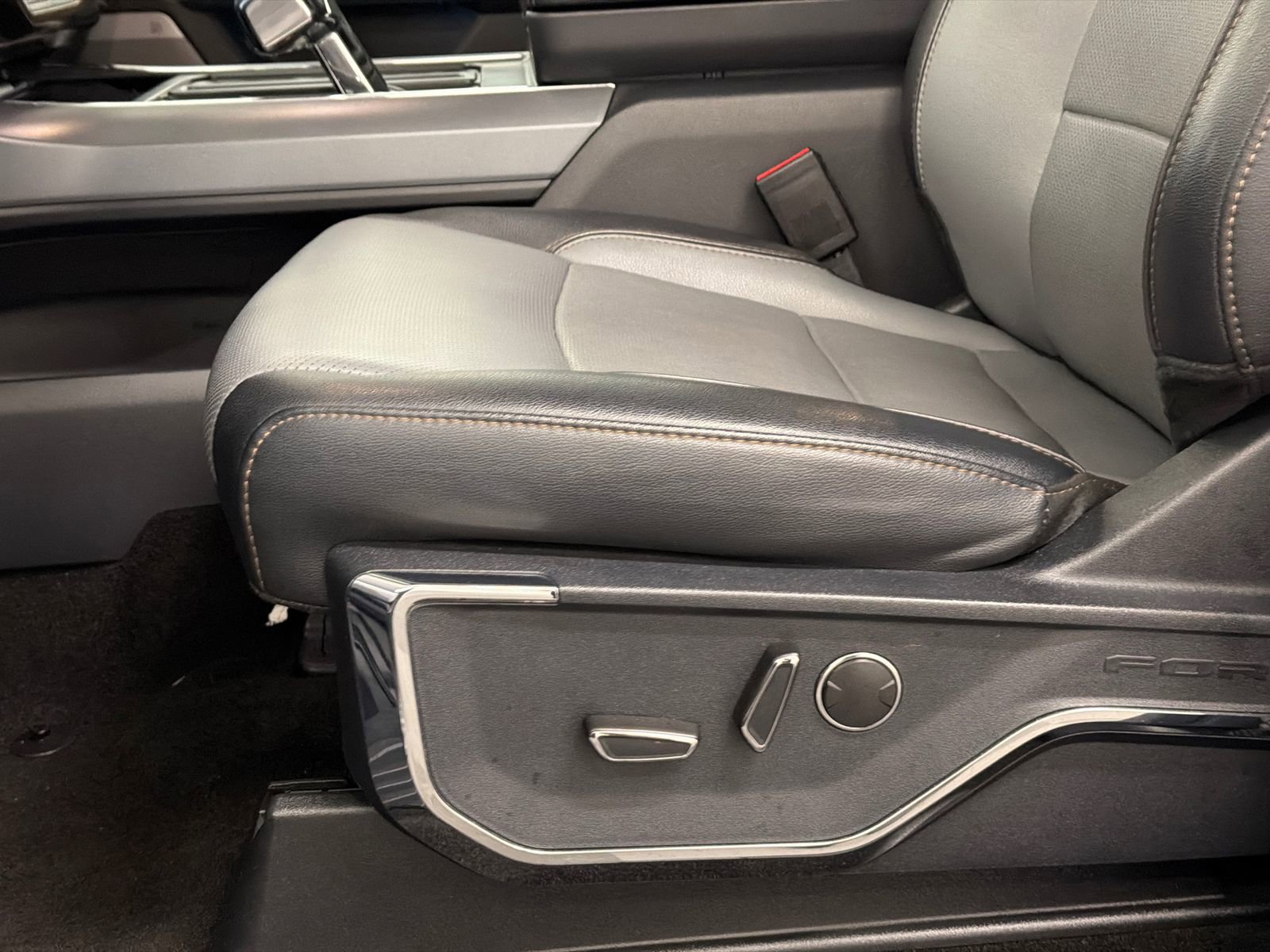 Used 2023 Ford F150 Lightning Lariat w/ Tow Technology Package image 17