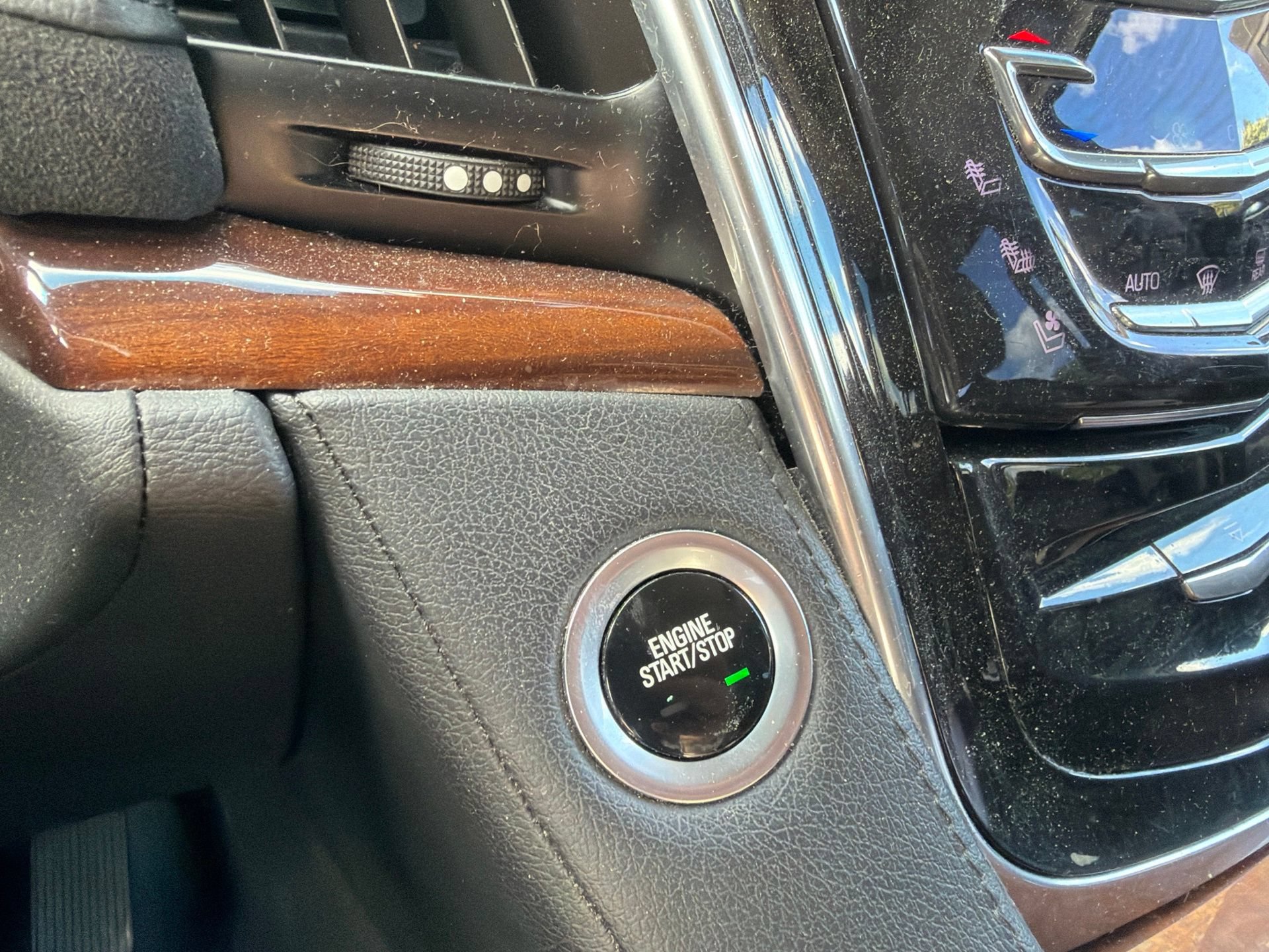 Used 2020 Cadillac Escalade Luxury AWD/4WD image 21
