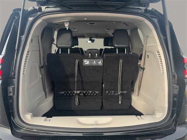 Used 2021 Chrysler Pacifica Touring-L w/ Uconnect Theater Family Group image 16