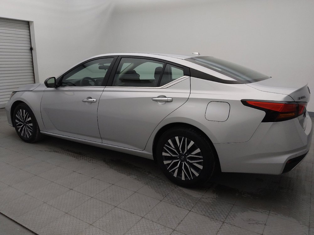 Used 2024 Nissan Altima 2.5 SV image 3