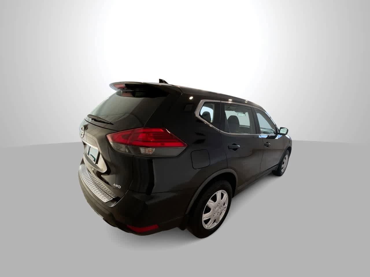 Used 2017 Nissan Rogue S AWD/4WD image 8