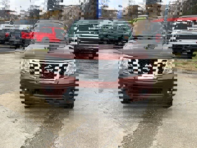 Used 2016 Nissan Frontier SV image 2