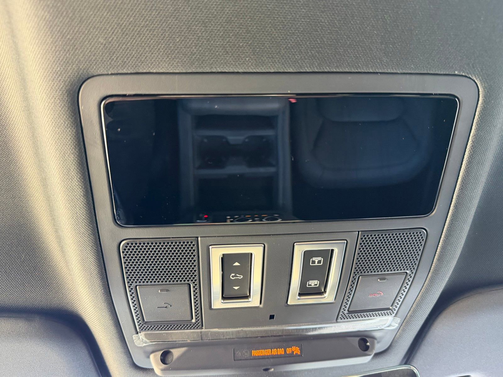 New 2026 Land Rover Defender 110 S image 22