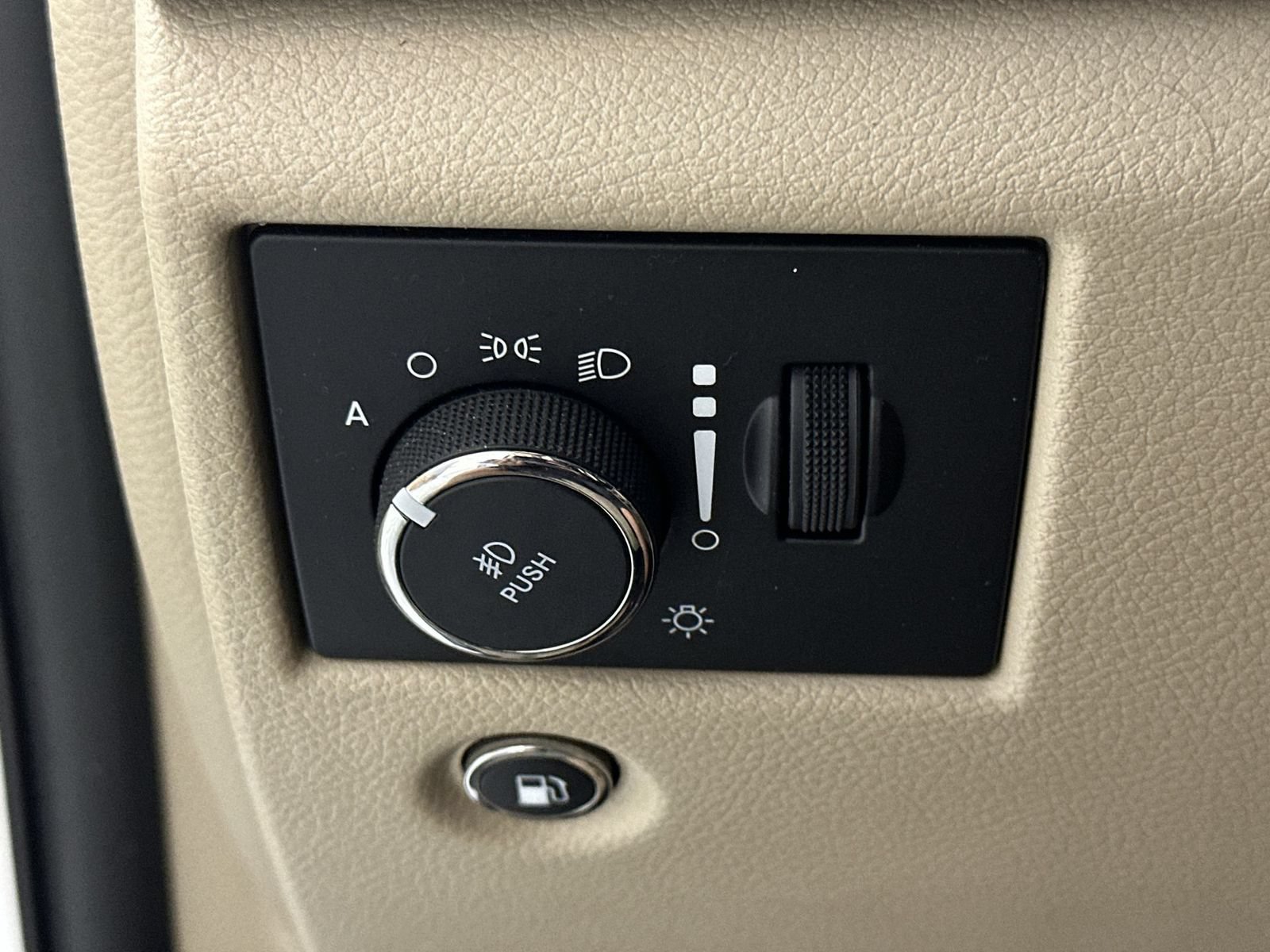 Used 2021 Jeep Grand Cherokee Laredo RWD image 22