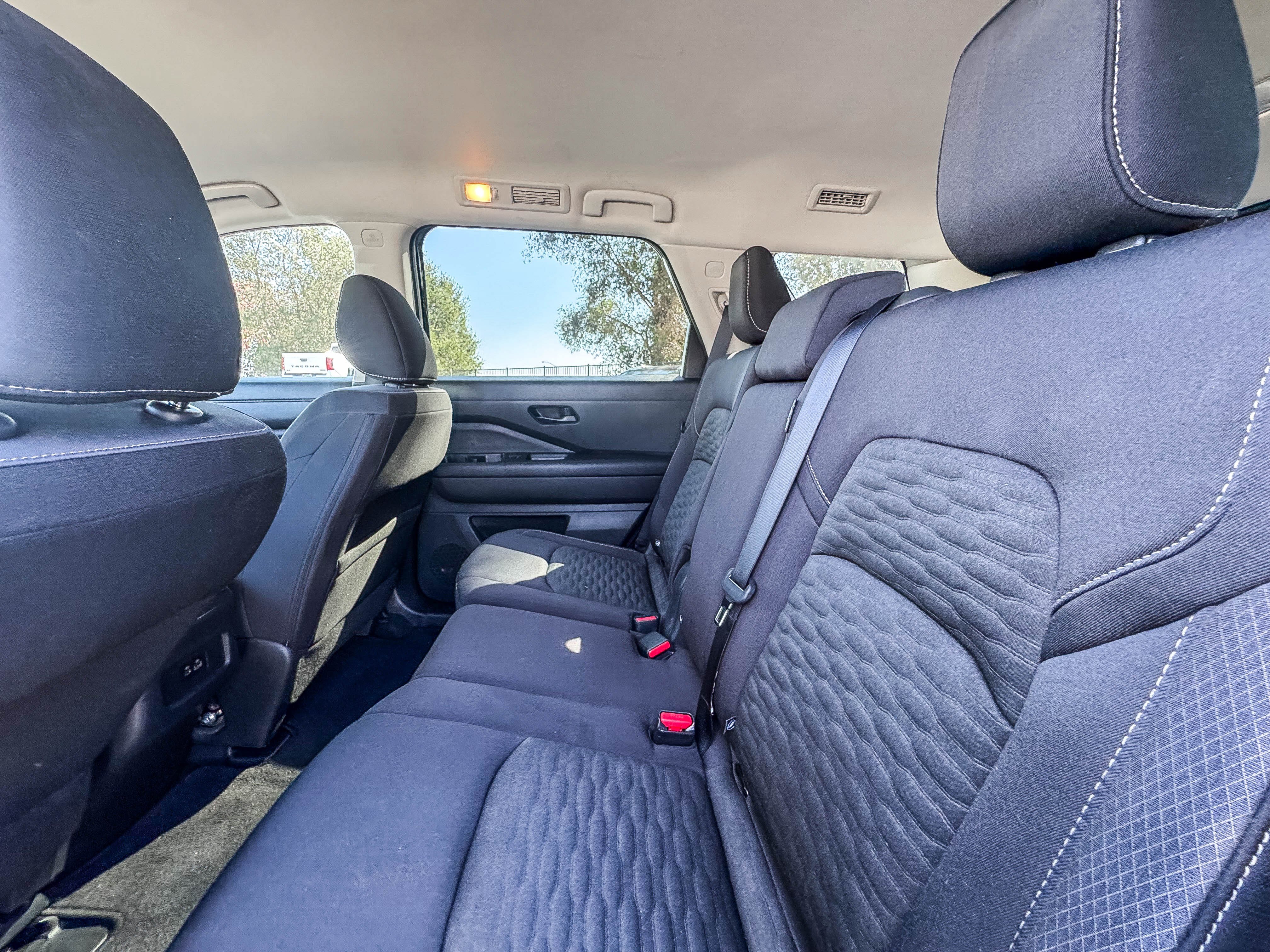 Used 2024 Nissan Pathfinder S FWD image 18