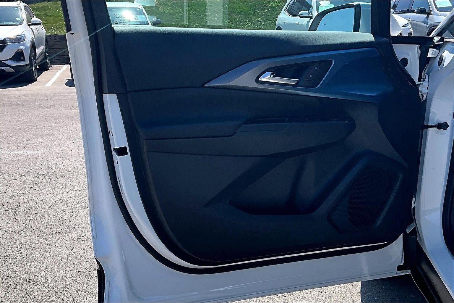 Used 2025 Chevrolet Equinox EV LT w/ Convenience Package FWD image 23