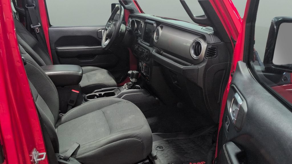 Used 2018 Jeep Wrangler Unlimited Sahara w/ Uconnect 4C Nav & Sound Group AWD/4WD image 24