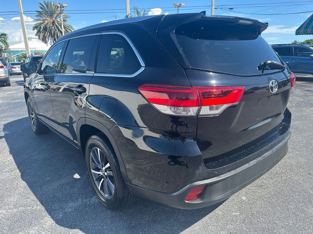 Used 2017 Toyota Highlander XLE image 4