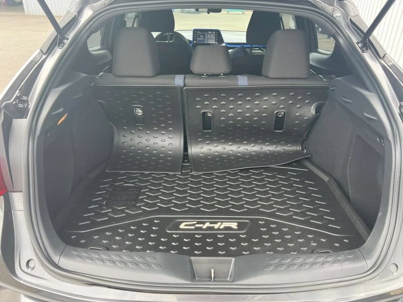 Used 2021 Toyota C-HR XLE FWD image 14