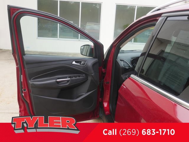 Used 2017 Ford Escape Titanium AWD/4WD image 20