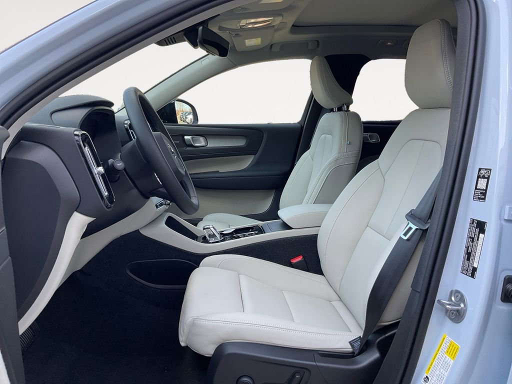 New 2026 Volvo XC40 B5 Plus w/ Protection Package Premier image 9